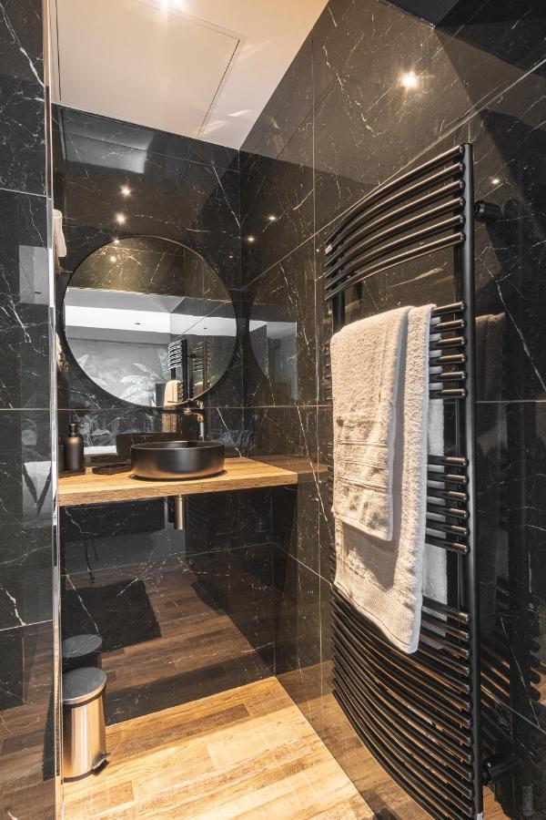 Mariska Et Son Spa, Avec Balcon Apartment